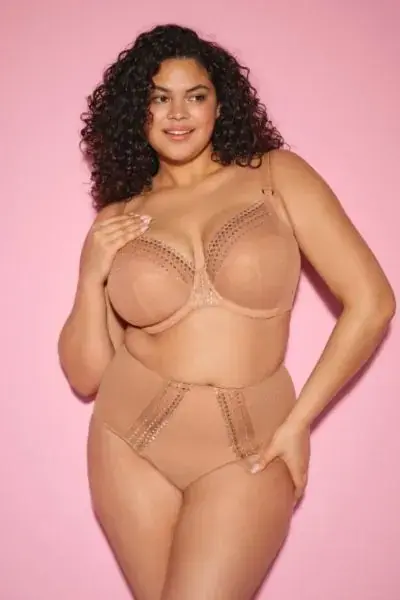 Curvy Bras product photography